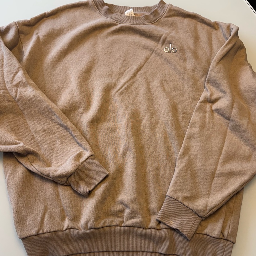 ALO Yoga Accolade Crew Neck Pullover in Gravel Size Medium